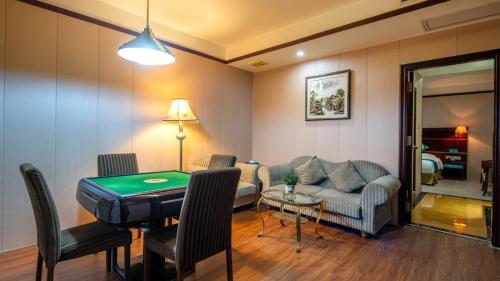 Posezení v ubytování Suoxing Hotel Yijing Yangchun Donghu West Road