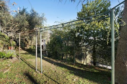 a batting cage in a yard with trees at La Casa della nonna in Vessalico