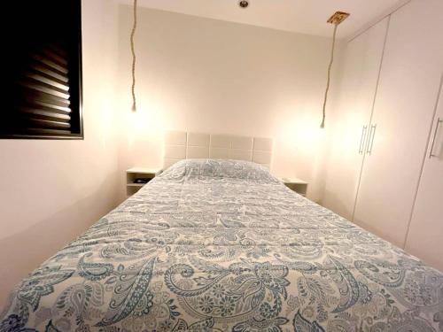 Cama o camas de una habitación en Apartamento no Itaim com piscina, wifi e garagem.