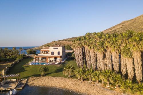 an aerial view of a house with palm trees at Villa Lygia in Petres