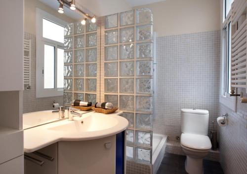 a bathroom with a sink and a toilet at Enjoy Apartments Calabria in Barcelona