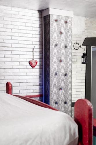 Postel nebo postele na pokoji v ubytování Boutique Roma D'Autore - Il Nido d'Amore