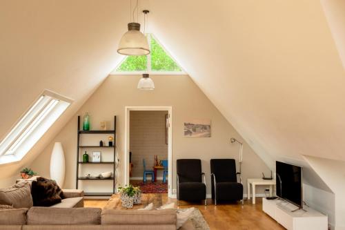 Χώρος καθιστικού στο Family villa near the IJsselmeer and forrest