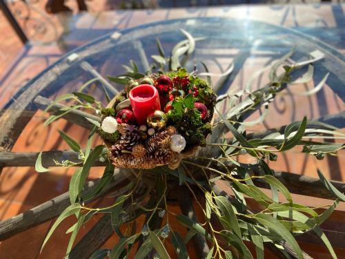 a vase filled with christmas decorations on a table at Apartamentos rurales la Aguilera in Oviñana