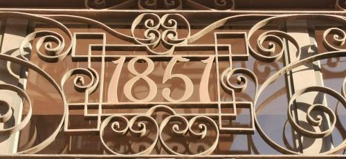 1851: Exceptional 19th century studio in Madrid