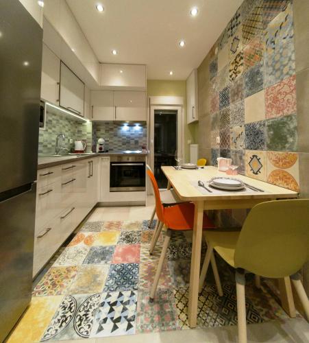 Aristotelis Cozy and Playful at Roman Forum