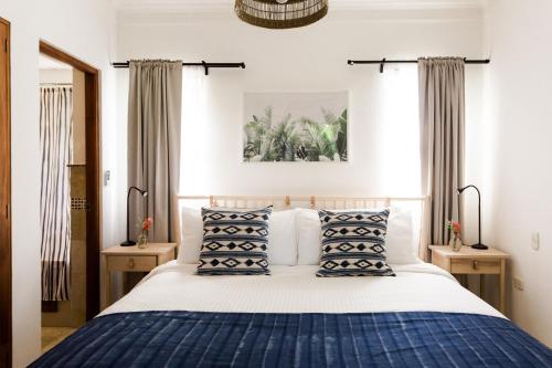 Postel nebo postele na pokoji v ubytování Punta Cana 2 Bedr. up to 6 guests 1 mile to Beach