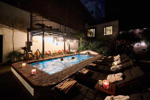 Piscine de l'établissement Le Berger Hotel ou située à proximité