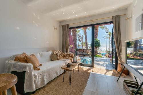 PHARUS retro beach home New Heated Pool photo 2