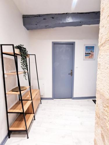 Фотография из галереи Appartement Ma Douce Charente - Superbe T3 Design et Fonctionnel - Hyper Centre à Saintes в Сенте