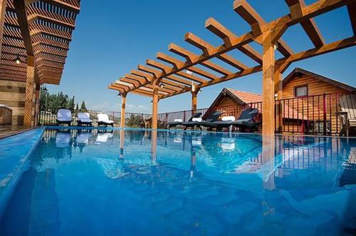 Piscina a Yagorov Chalet o a prop