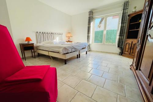 Ένα ή περισσότερα κρεβάτια σε δωμάτιο στο Beautiful house with large terrace in the heart of Touraine