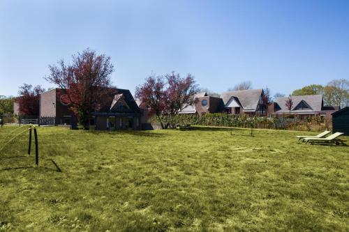 Κήπος έξω από το Family villa near the IJsselmeer and forrest