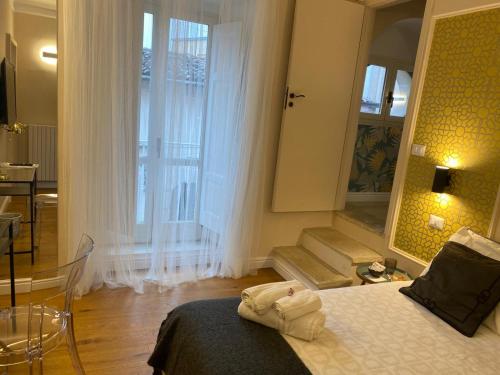 a bedroom with a bed and a large mirror at Casa 28 Suite in Campobasso