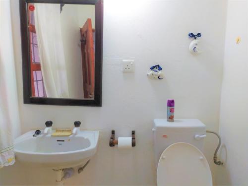 Un baño de Karibuni Jeds Villas 85 & 86