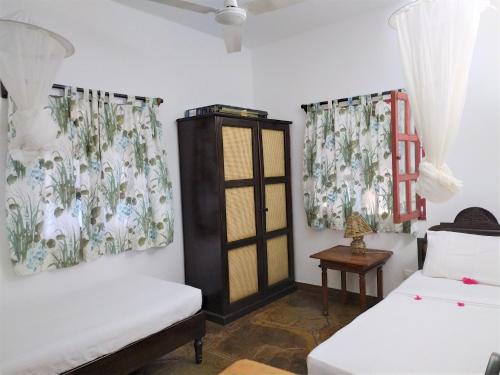 Cama o camas de una habitación en Karibuni Jeds Villas 85 & 86