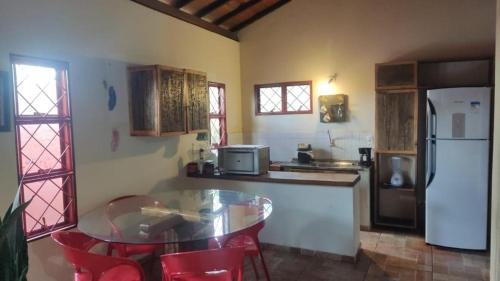 Кухня або міні-кухня у Casa Alto do Carmo (Proxima a Pousada Pirineus)