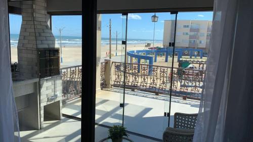 Μπαλκόνι ή βεράντα στο Apartamento Beira Mar Arroio do Silva - 3 quartos - nº42