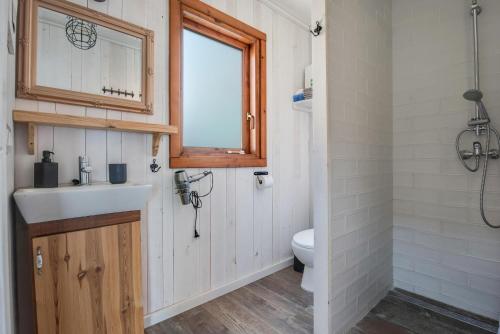 A bathroom at Las Hermanas A