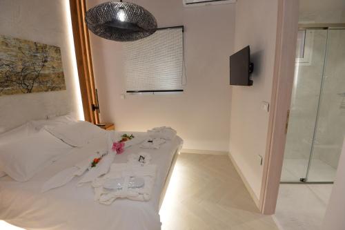 Cama o camas de una habitación en Kameiros Treasure Villa