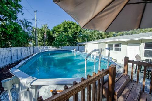 Porch by the Pool – Photos 2