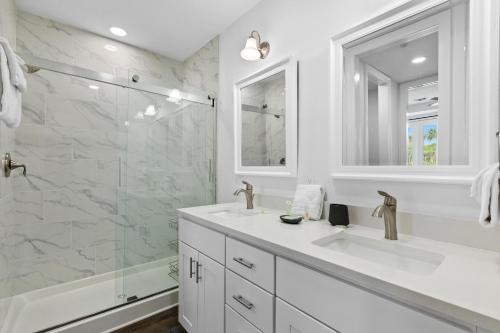 Ένα μπάνιο στο Gulf Place Residence 103