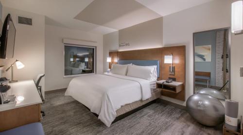 Katil atau katil-katil dalam bilik di EVEN Hotel Atlanta - Cobb Galleria by IHG