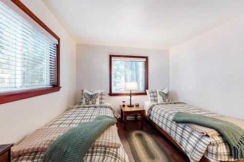 two twin beds in a room with a window at Truckee Mountain Retreat in Truckee