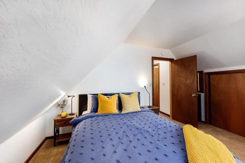 a bedroom with a blue bed with yellow pillows at Truckee Mountain Retreat in Truckee