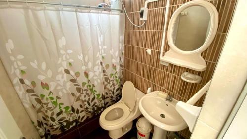 Un baño de Garden House Piura