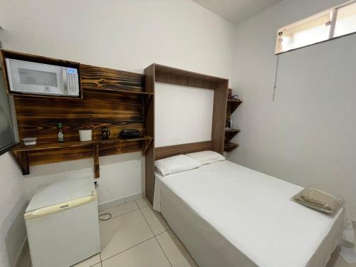 Postel nebo postele na pokoji v ubytování Suíte confortável no Centro de Caratinga
