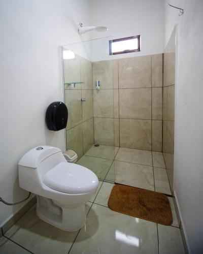 Ein Badezimmer in der Unterkunft Hostel Cattleya - Monteverde, Costa Rica