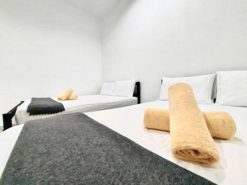Ένα ή περισσότερα κρεβάτια σε δωμάτιο στο Belukar Lodges Private Homestay