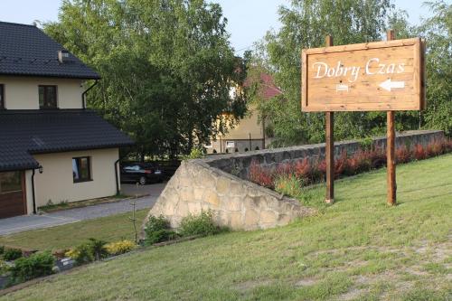 a sign that says doolin gas in a yard at Dobry Czas in Sandomierz