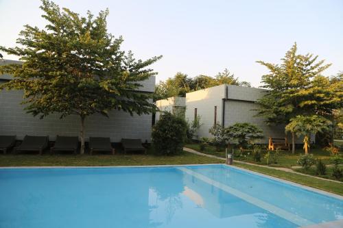 Bazén v ubytování Haradali's Home nebo v jeho okolí