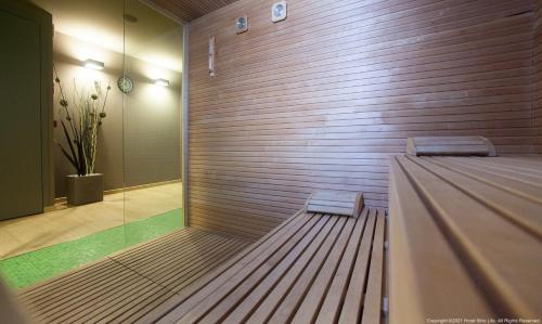 a sauna with two benches in a room at Sirio Life Hotel in Trissino