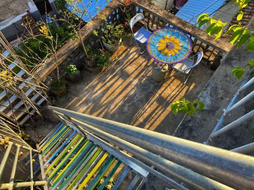 an overhead view of a patio with chairs and an umbrella at Yellow House Hostel Huizhou West Lake in Huizhou