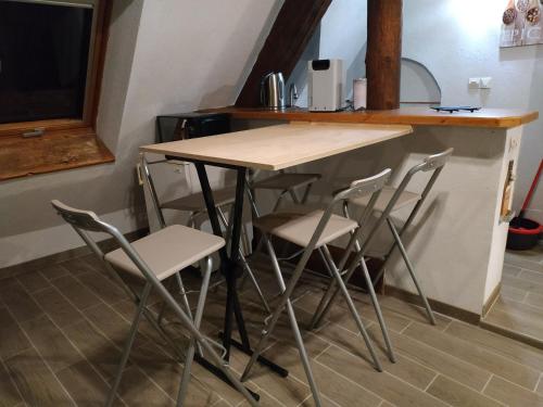 Η κουζίνα ή μικρή κουζίνα στο Appartement château Uriage-Chamrousse