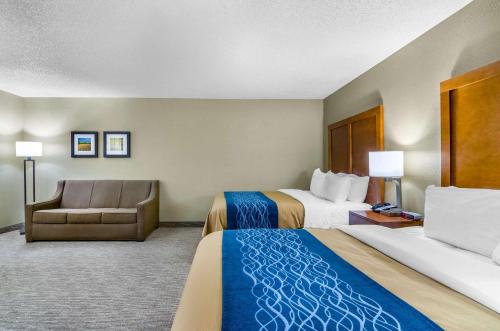 Tempat tidur dalam kamar di Comfort Inn Ottawa