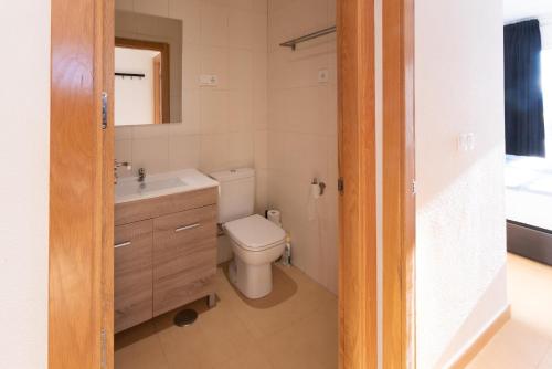 Ένα μπάνιο στο Luxe apartment with beautiful view