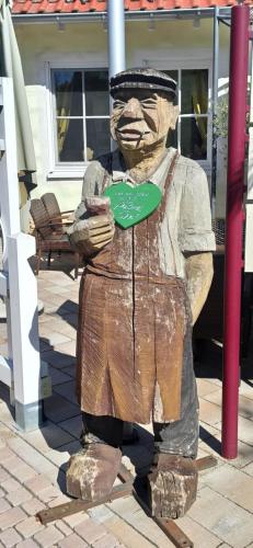 a statue of a man holding a green frisbee at Hotel Speeter in Weisenheim am Berg