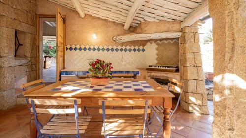 Gallery image of Casa Chenal 10, Emma Villas in Arzachena
