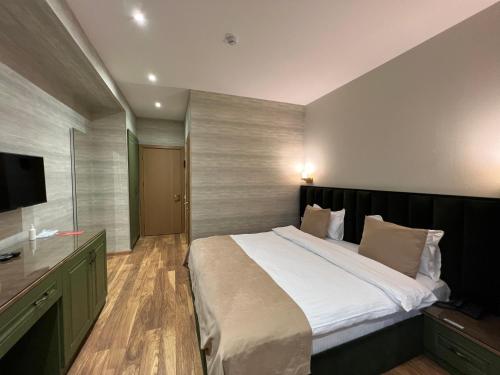 Postel nebo postele na pokoji v ubytování CH Hotel