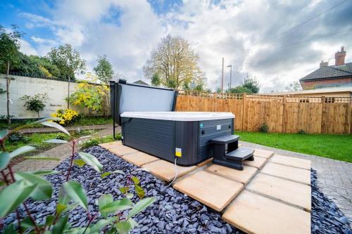 a backyard with a hot tub in a garden at The Cedars, Cromer, a 7.5 minute walk to the beach in Cromer