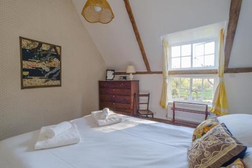 Katil atau katil-katil dalam bilik di Gunhill Cottages - Aldeburgh Coastal Cottages