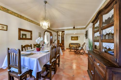 Χώρος καθιστικού στο Villas Guzman - Petra