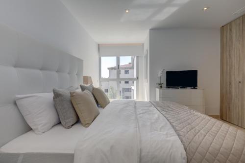 New Modern 3 Bed Apartment Puerto Banus