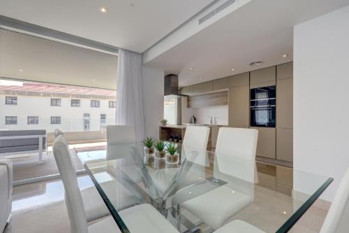 New Modern 3 Bed Apartment Puerto Banus