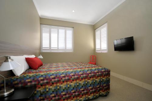 Μια τηλεόραση ή/και κέντρο ψυχαγωγίας στο Laguna Serviced Apartments