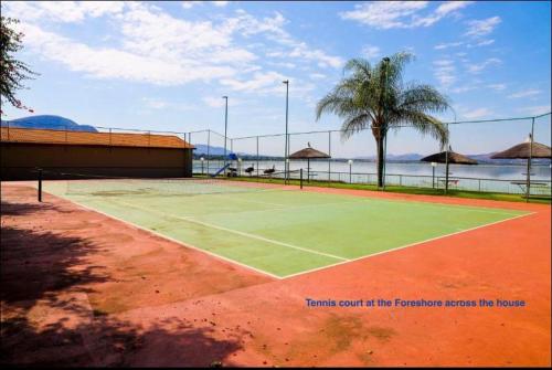 Εγκαταστάσεις για τένις ή/και σκουός στο Damview Holiday Home ή εκεί κοντά